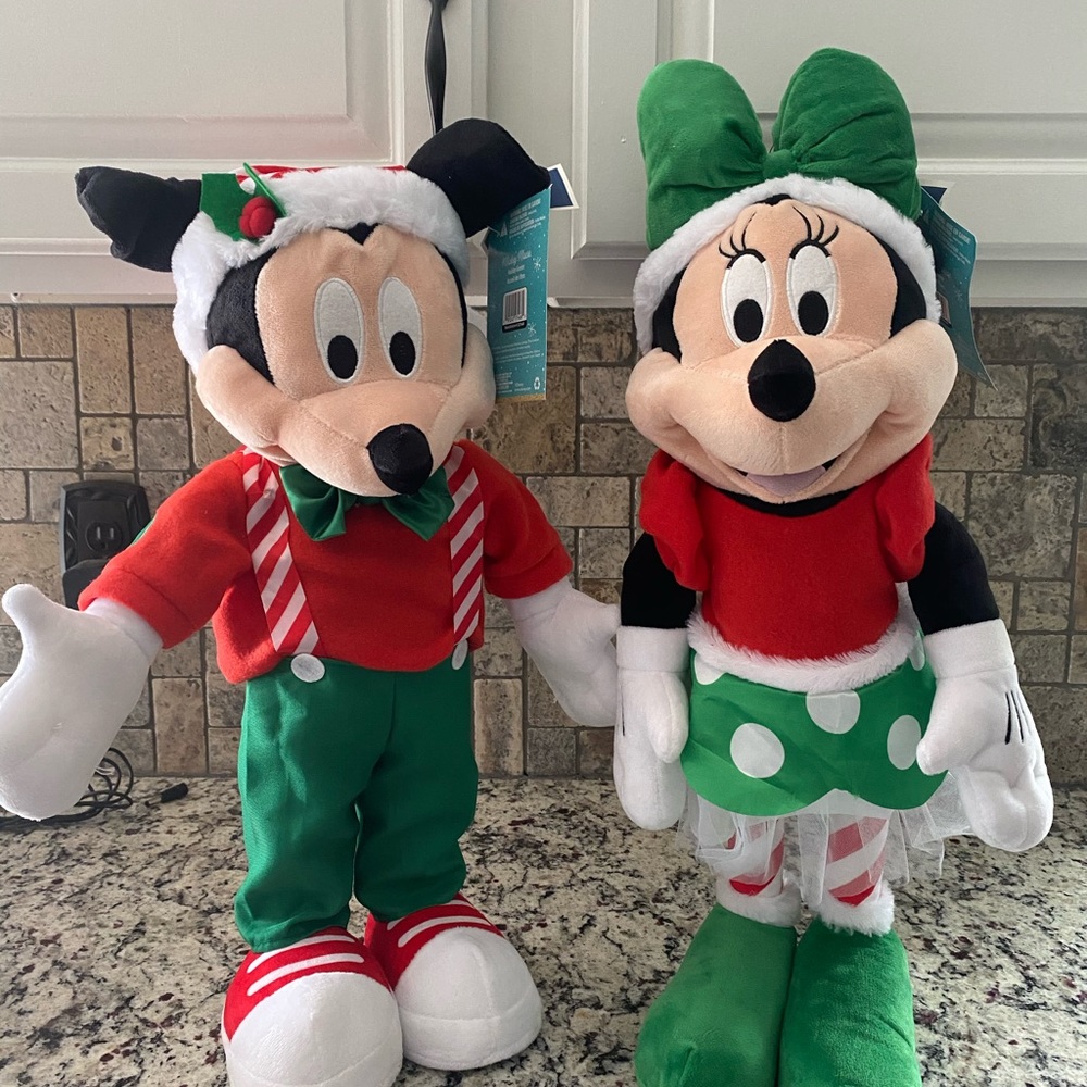 New Mickey and Minnie Winter Greeters